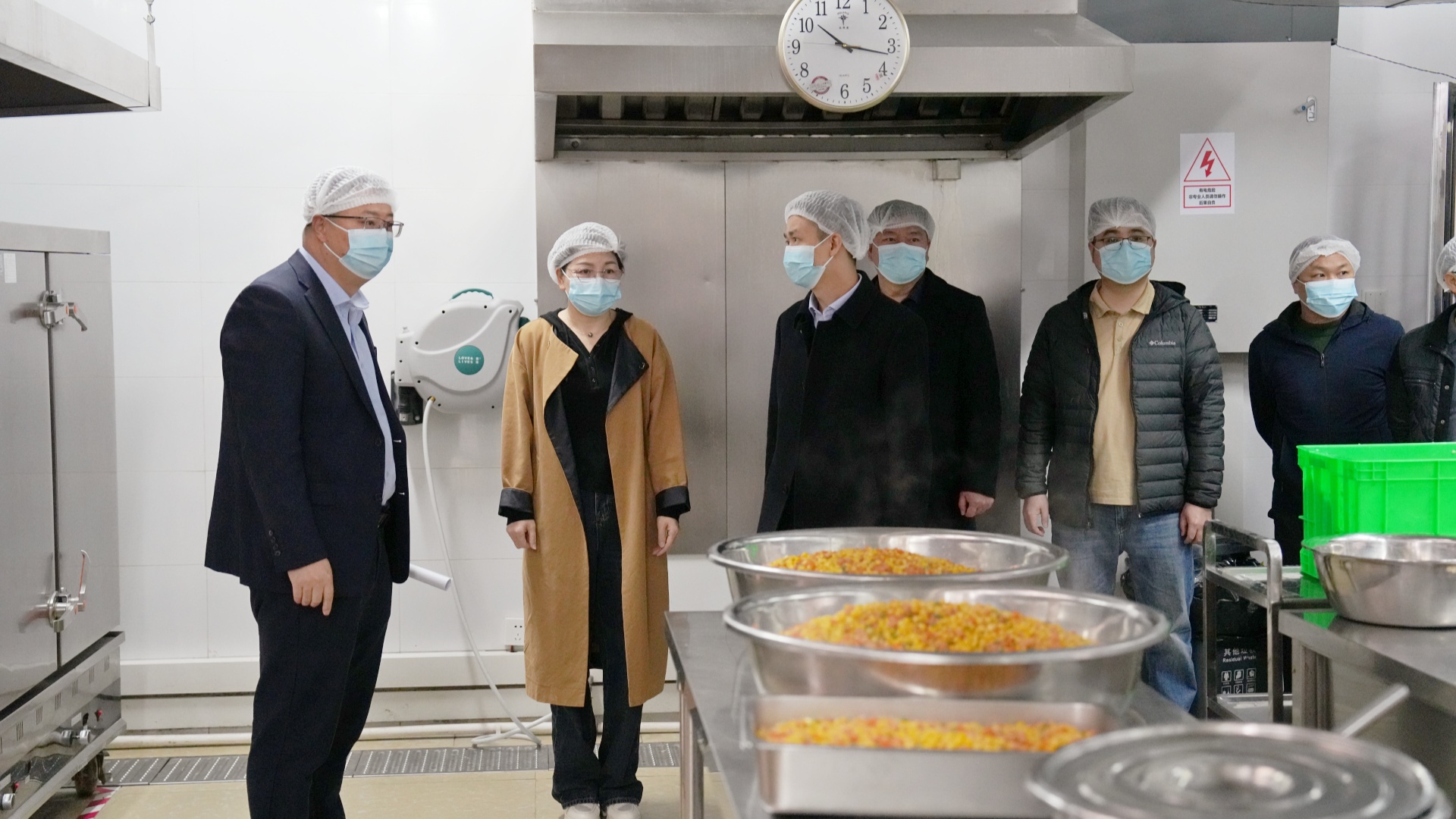 考察組到龍景三小校區廚房實地參觀3_副本